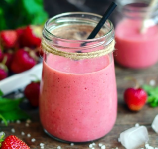 Смузи-боул с киноа и ягодами