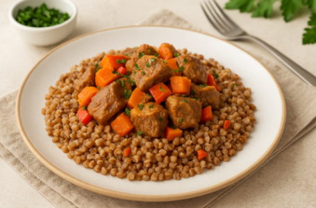 Гречка с тушёной говядиной и овощами