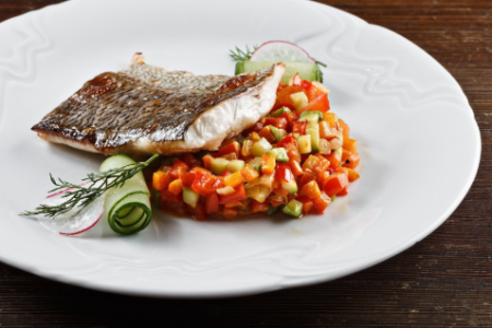 Запечённая рыба с овощным рататуем